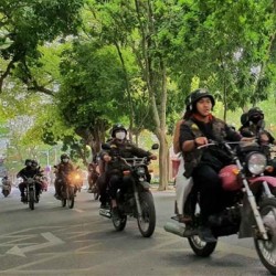 Passeio de motocicleta de meio dia em Hanói